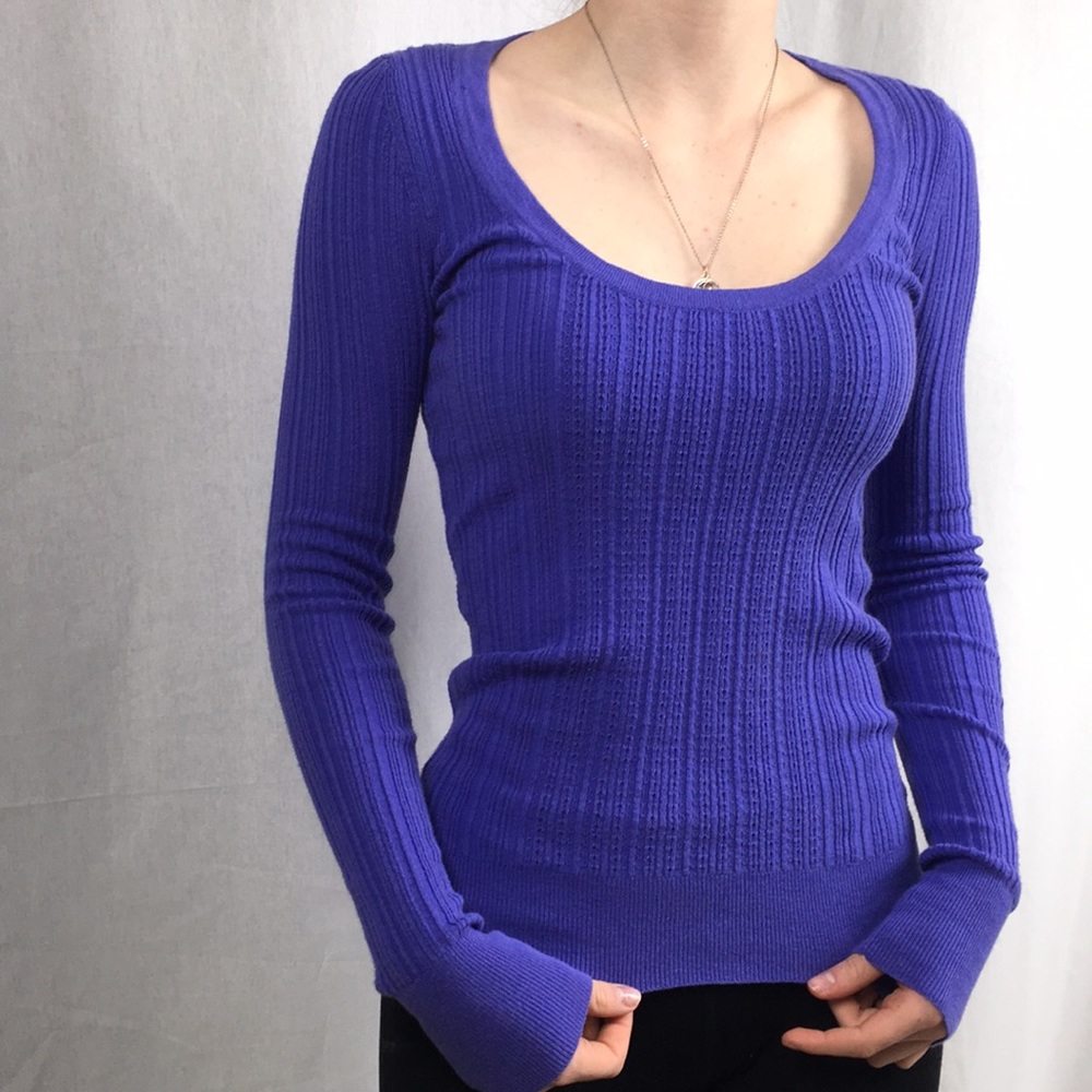Thin sweater